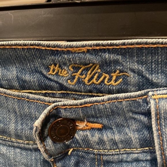 Old Navy The Flirt distressed jeans like new condition size 8 - Picture 2 of 11